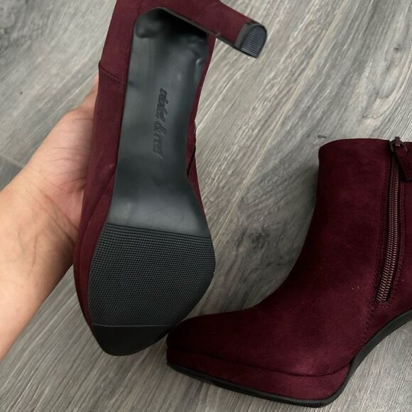 NWOT Maroon Heeled Boots Suede Ankle Design - Picture 2 of 4
